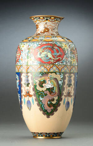 Kinesisk cloisonnevase, 1900-tallets 1. halvdel