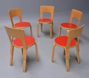 Alvar Aalto. Et sæt på fem stole, model 66 5