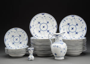 Royal Copenhagen. Musselmalet halvblondt middagsservice, 1. sort 31