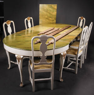 Hvidbemalet og guldstafferet spisestue 10