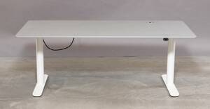 Peter J. Lassen. Montana. Hilow elektrisk hæve- sænke skrivebord