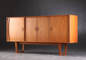 Skænk af teak, 1950erne, dansk møbeldesign