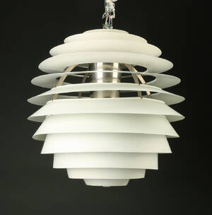 Poul Henningsen. KuglenLouvre pendel 