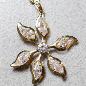 HALSBAND MED HÄNGE, Guld 18k, 5.1g