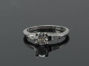 Diamant og brillantring af 14 kt. hvidguld