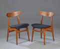 Hans J. Wegner. To stole af eg og teak, model CH-30 2 