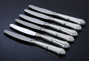 Horsens Sølvvarefabrik. Rita middagsknive med skafter af sølv 6