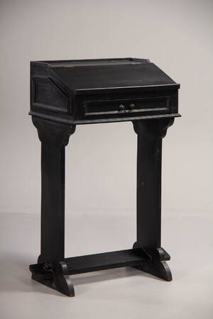 Skrivepult, sortbejdset