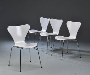 Arne Jacobsen. Sæt på fire stole model 3107, Syver-stole. 4  Denne vare er sat til omsalg under nyt varenummer 4633441