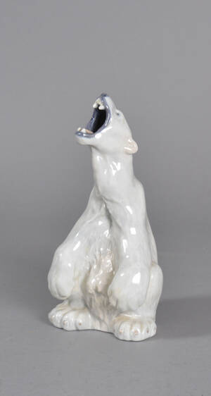 Royal Copenhagen  Kgl. P. C. F. Liisberg. Isbjørn, figur, 502 1. sort