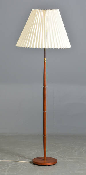Standerlampe, teak, 1900-tallets 2. halvdel Denne vare er sat til omsalg under nyt varenummer 4216622
