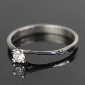 Solitairering i 14 kt. hvidguld