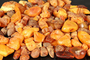 Stor samling ravklumper på ialt 766gr. Denne vare er sat til omsalg under nyt varenummer 4251319