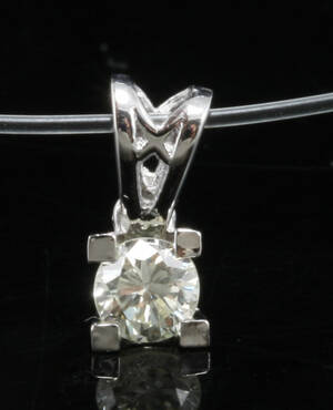 Pendant 18kt set with a brilliant cut diamond 0.20ct This lot has been put up for resale under the new lot no. rnrn4396372