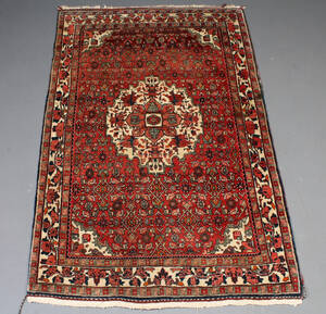 Orientalsk tæppe, uld på bomuld, 167 x 111 cm.