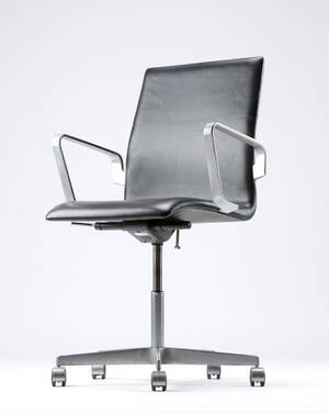 Arne Jacobsen. Oxford kontorstol, sort læder  Denne vare er sat til omsalg under nyt varenummer 4452835