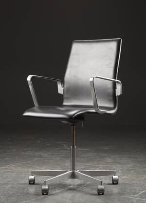 Arne Jacobsen. Oxford kontorstol, sort læder 