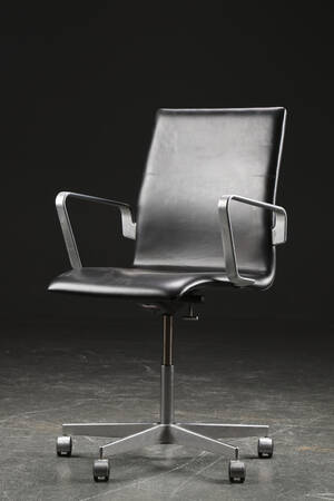 Arne Jacobsen. Oxford kontorstol, sort læder