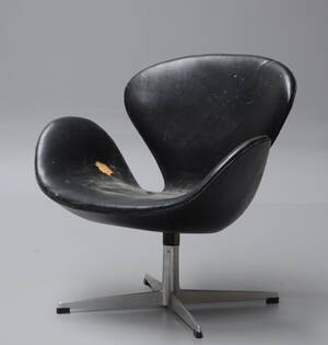 Arne Jacobsen. Svanen. Lænestol, model 3320 fra 1964 Denne vare er sat til omsalg under nyt varenummer 4059561
