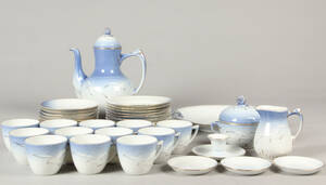 Bing  Grøndahl. Mågestellet, kaffeservice af porcelæn med guldkant 38