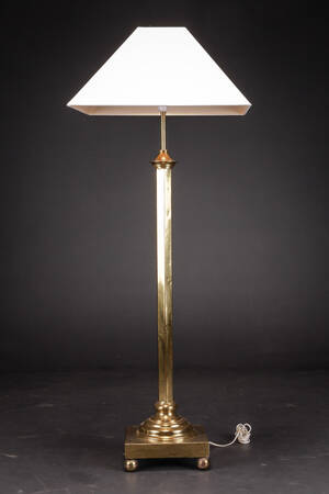 Gulvlampe af messing 
