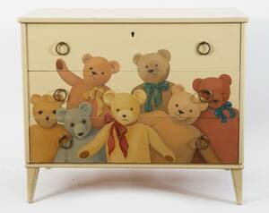 Byrå med tre lådor, 1900-talets första hälft