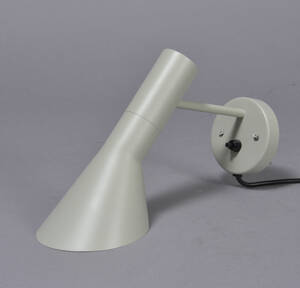 Væglampe, Louis Poulsen, AJ-væglampe af Arne Jacobsen