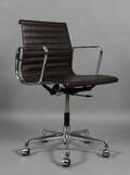 Charles Eames. Kontorstol, Model EA-117 