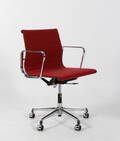 Charles Eames. Kontorstol, model EA-117, bourdeaux hopsak