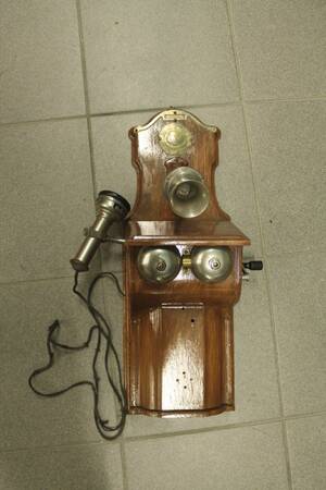 Väggtelefon, modell äldre