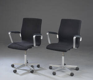 Arne Jacobsen for Fritz Hansen, to model 3271, Oxford armstole. 2