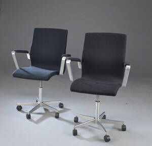 Arne Jacobsen for Fritz Hansen, to model 3271, Oxford armstole. 2