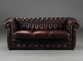 Chesterfield-stil. Tre-pers. sofa