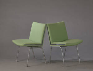 Hans J. Wegner. Par lufthavnstole, model AP-39 2 