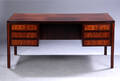 Omann Junior. Fritstående skrivebord af palisander, model 77