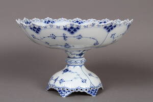 Royal Copenhagen Musselmalet helblonde opsats nr. 1022, H. 19 cm