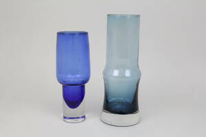 Vaser, 2 st, färgat glas