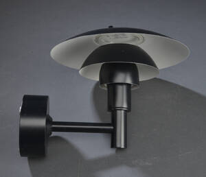 Poul Henningsen PH 32½ væglampe, sortlakeret Denne vare er sat til omsalg under nyt varenummer 4626643