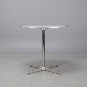 Arne Jacobsen, Fritz Hansen, bord A922 Denna vara har satts till omförsäljning under nytt varunummer4259539