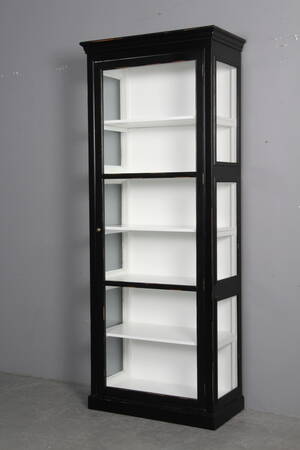 DaneLine. Vitrineskab.