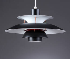 Poul Henningsen. PH5 pendel af senere mat sortlakeret metal