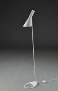 Arne Jacobsen. AJ standerlampe, hvidlakeret