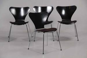 Arne Jacobsen. Sæt på fire 7er stole 3107 4