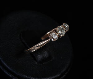 Ring, 14K guld, 3 stycken diamanter, ca. 0.50 ct, 1900-talets första del, vikt 1,6 g Denna vara har satts till omförsäljning under nytt varunummer4091431