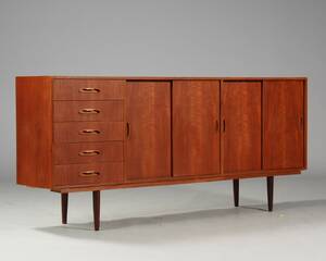 Dansk møbelproducent. Lav skænk, teaktræ