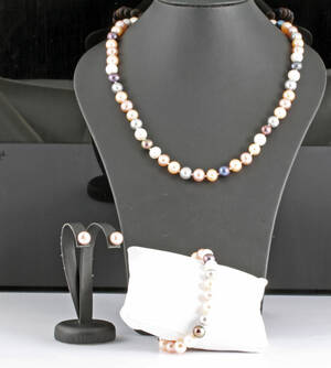 Fresh water pearl necklace set 
