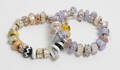 2 Charlotte Borgen armbånd med charms - ca. 17 cm. 2