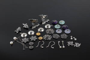 Troldekugler, ørehængere med brillanter 0.02 ct. og charms