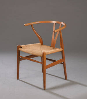  Hans J. Wegner. Y- stol, model CH-24 af patineret egetræ.  Denne vare er sat til omsalg under nyt varenummer 4856068