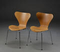 Arne  Jacobsen. To syverstole model 3107 2
